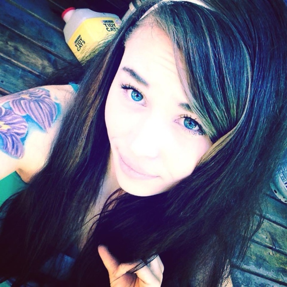 Meet your Posher, Casandra